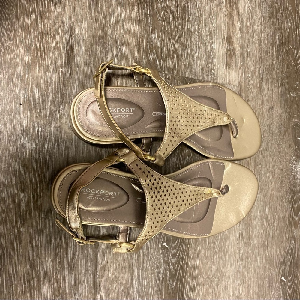Rockport | Total Motion Zosia Thong Sandals In Gold Leather Size 7 NEW - Picture 9 of 13